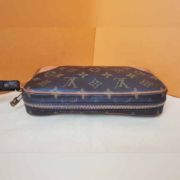 Louis Vuitton Marly Bandoliere Clutch - Picture 5 of 16